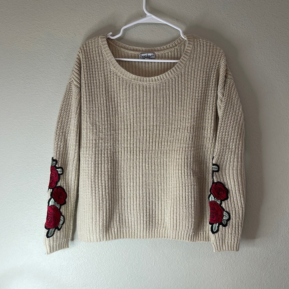 CRAVE FAME ALMOST FAMOUS WOMEN’S ROSE SLEEVED SWEATER